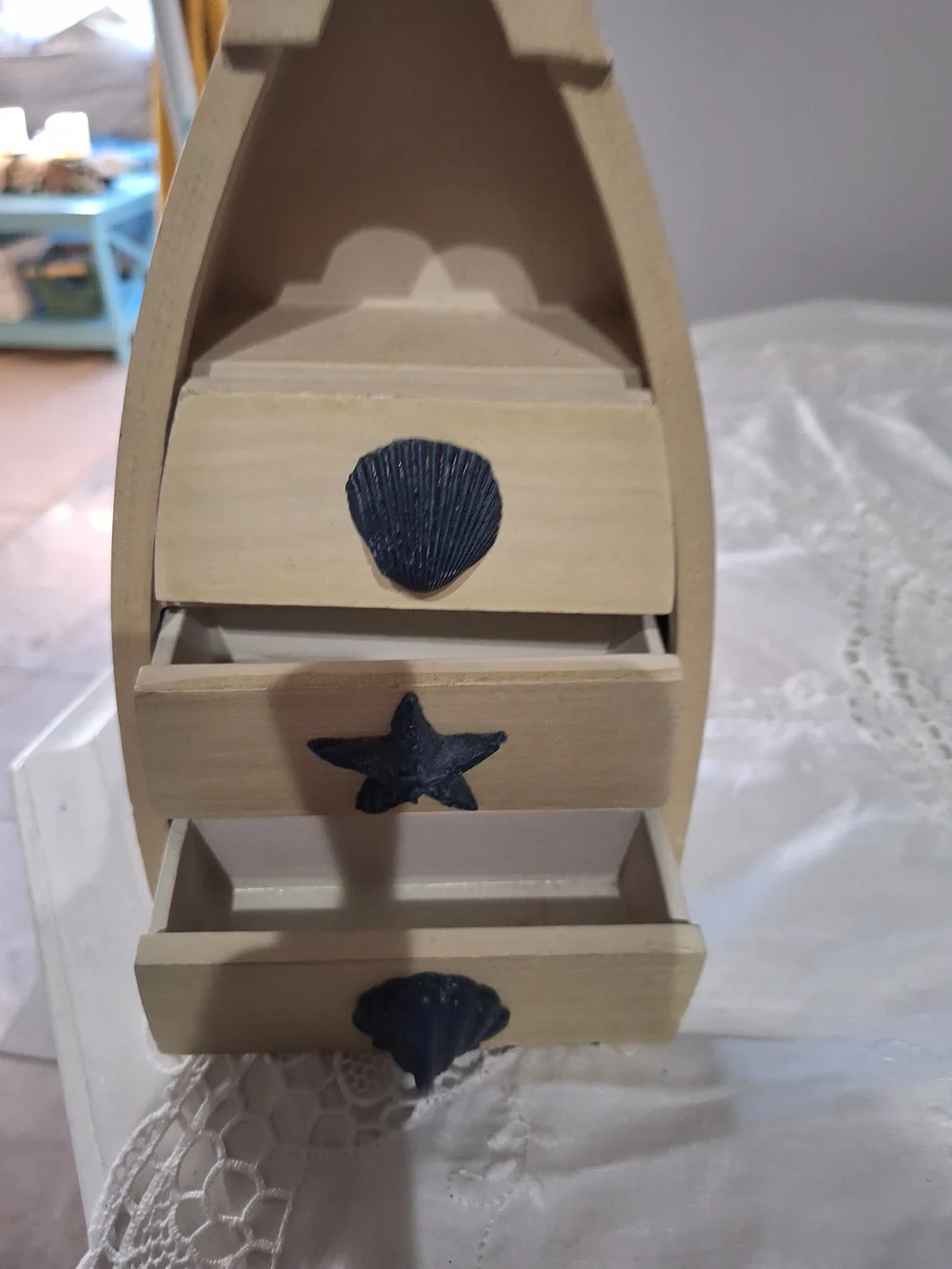 Coastal Shell Accent Chest in Beige with Navy Pulls